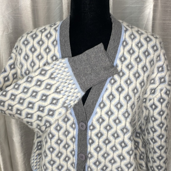 Cupcakes and Cashmere Women’s M Button Up V Neck - Picture 5 of 8
